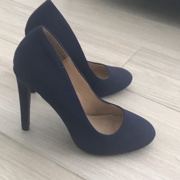 Blue closed toe heels - Picture 2 of 3